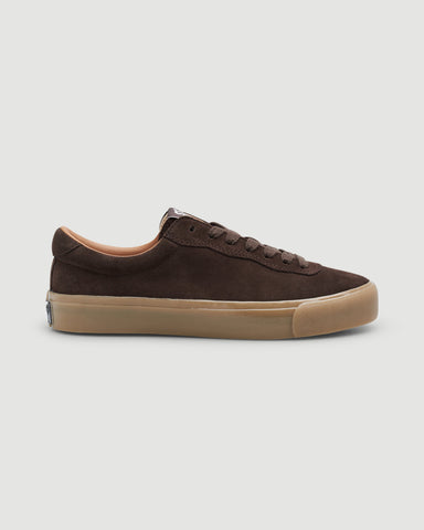 Last Resort AB – VM001 Suede Lo Brown/Gum – Tenue de Nîmes
