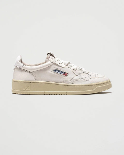 スニーカー AUTRY Woman Sneakers White AVLWMT04 Autry Medalist Super Vintage Low Sneakers In White Scrubbed