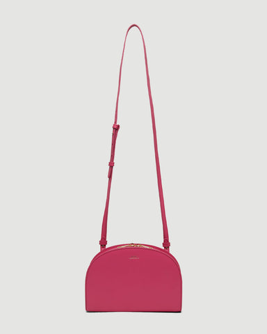 A.P.C. – Clutch Demi Lune Fuchsia – Tenue de Nîmes