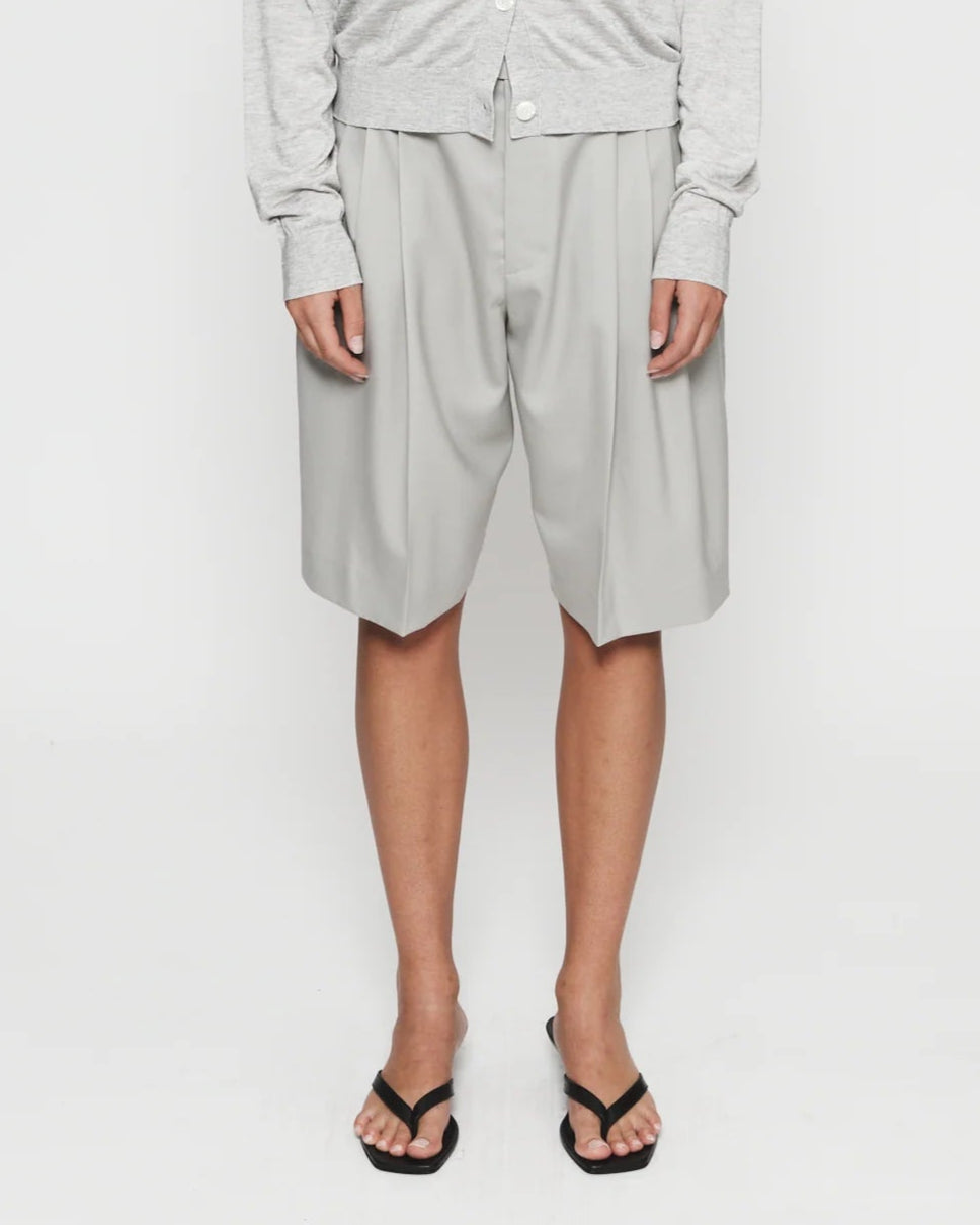 6397 3-Pleat Short Cement Shorts Women