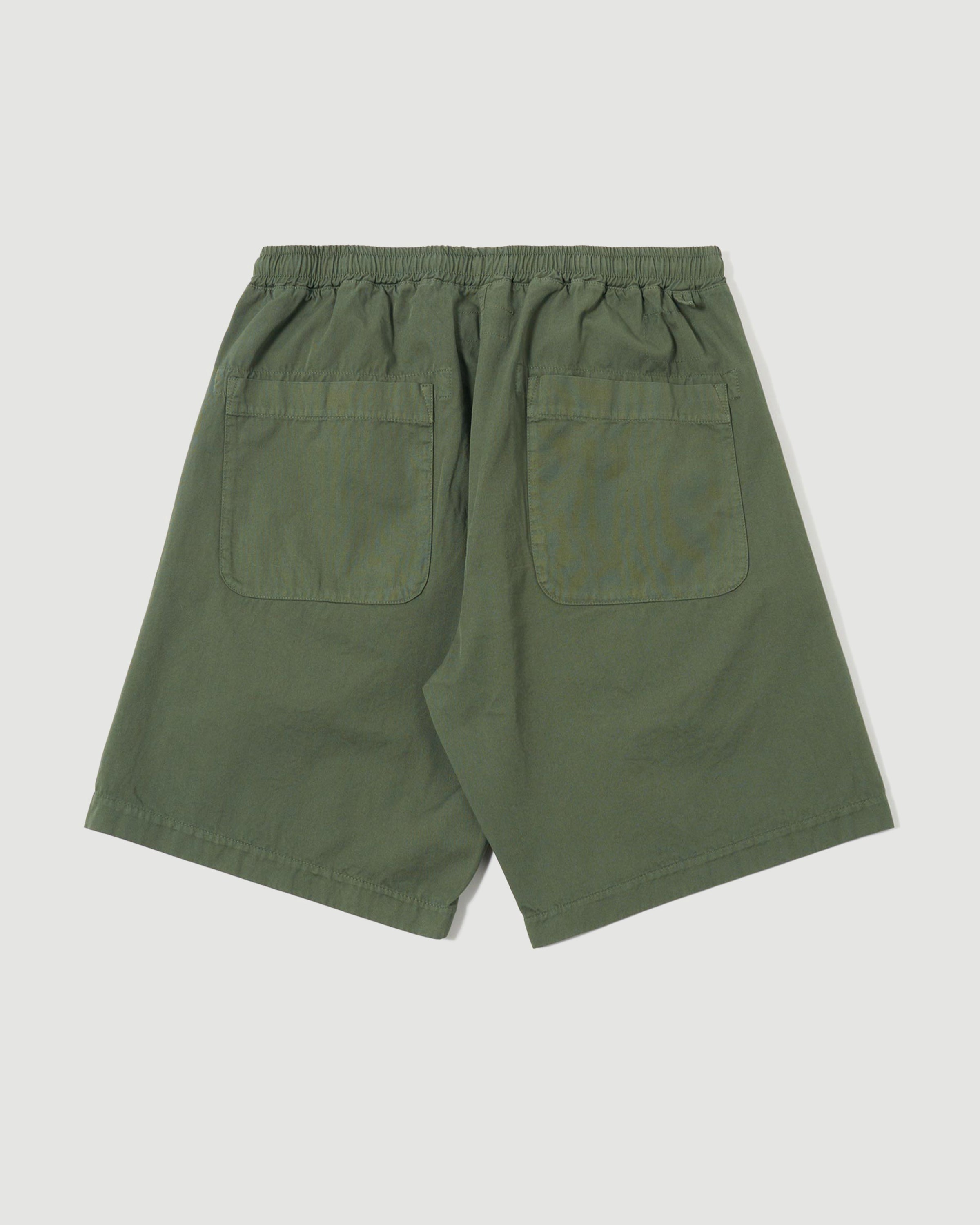 Universal Works – Simple Short Olive – Tenue de Nîmes