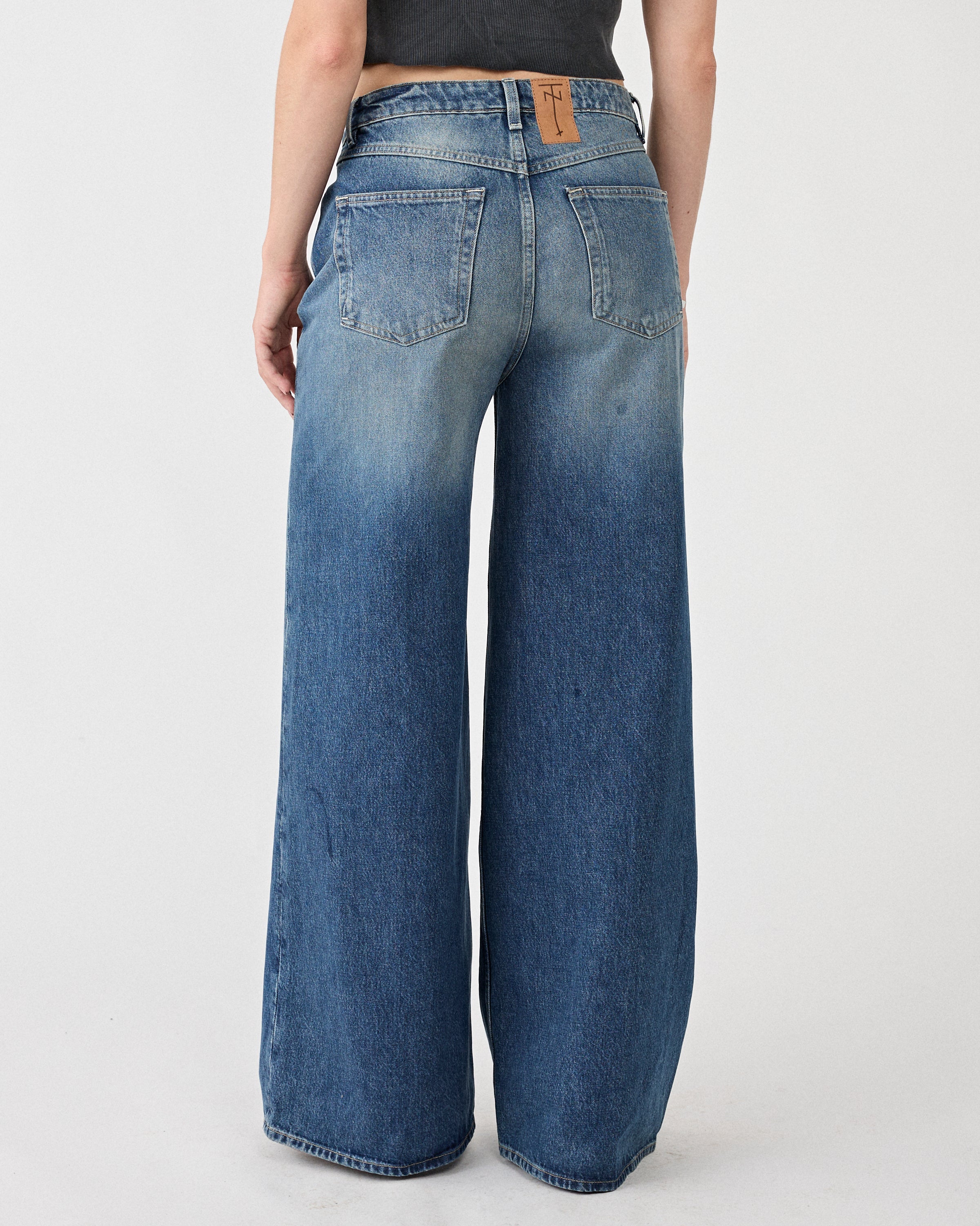 Tenue. Bella Jeans Cascade Denim Women