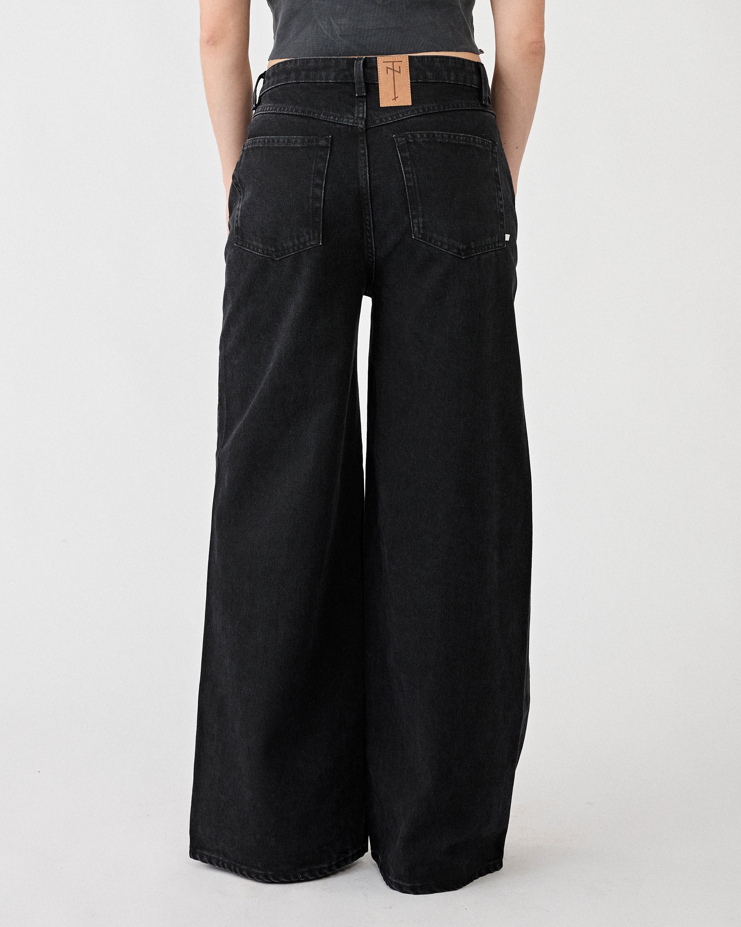 Tenue. Bella Jeans Coal Denim Women