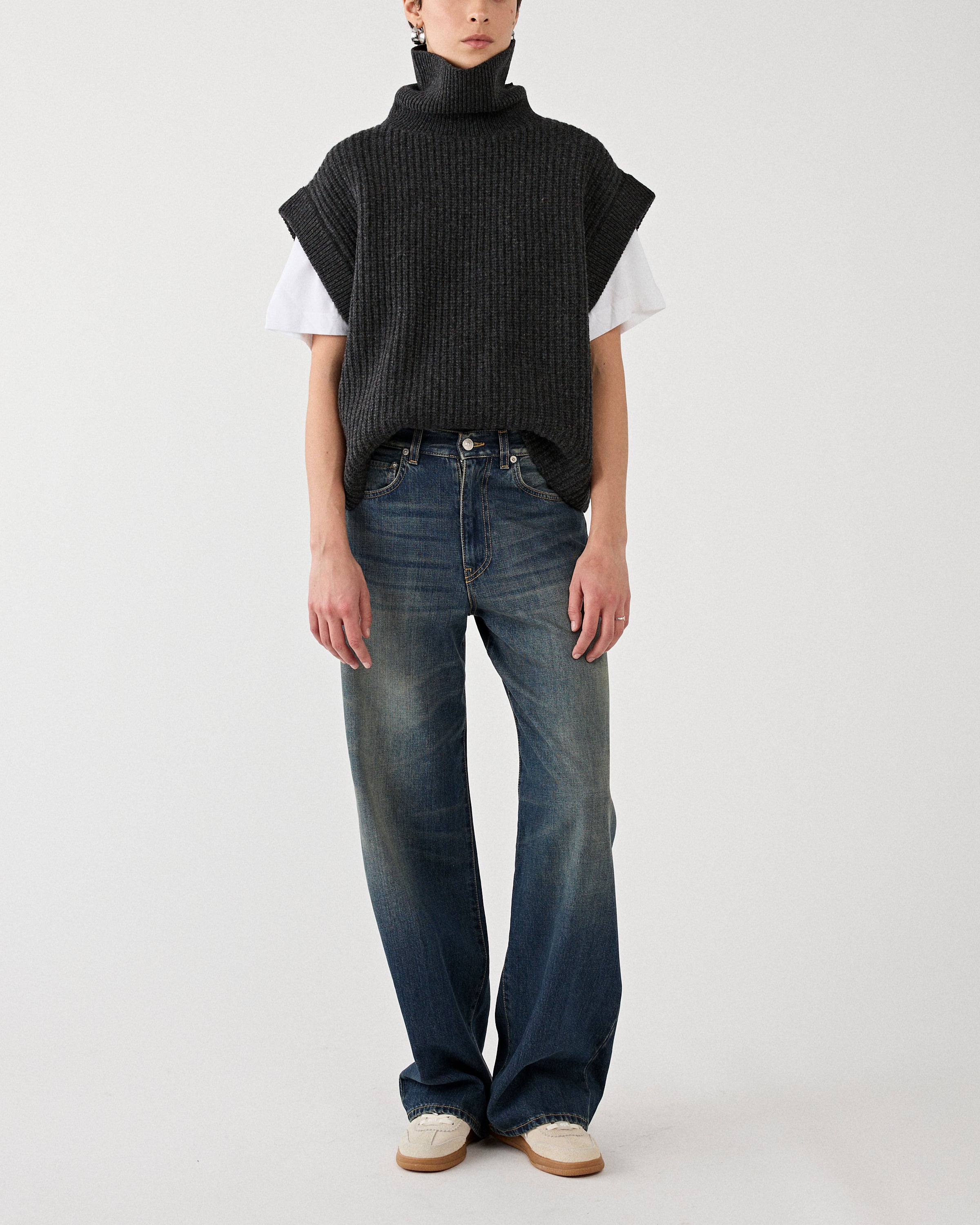 6397 T-Neck Vest Charcoal JKT Short Women