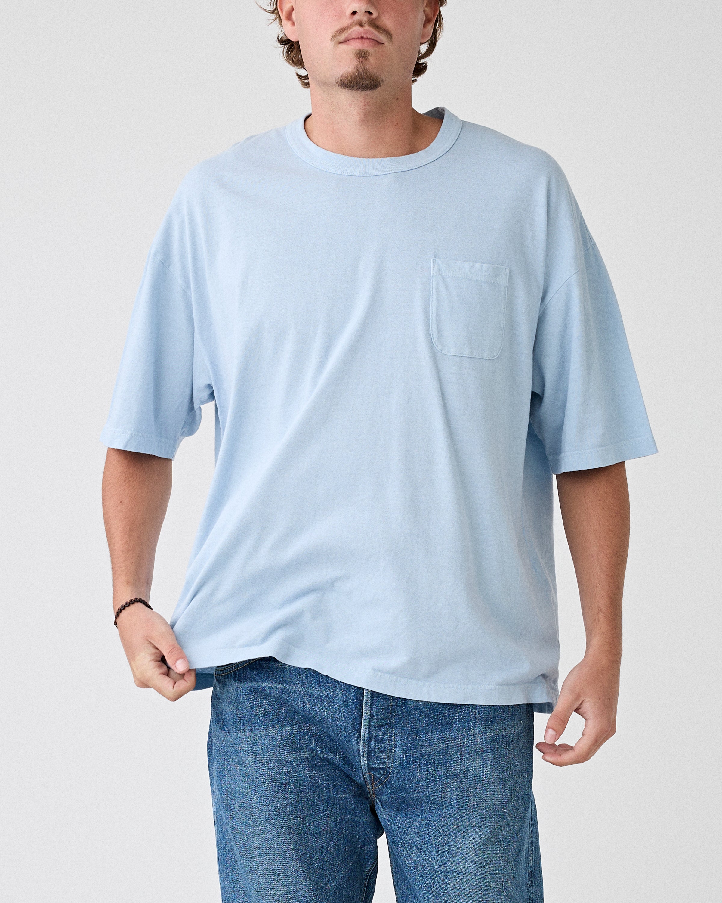 Visvim – Mondo Tee Damaged Light Blue – Tenue de Nîmes
