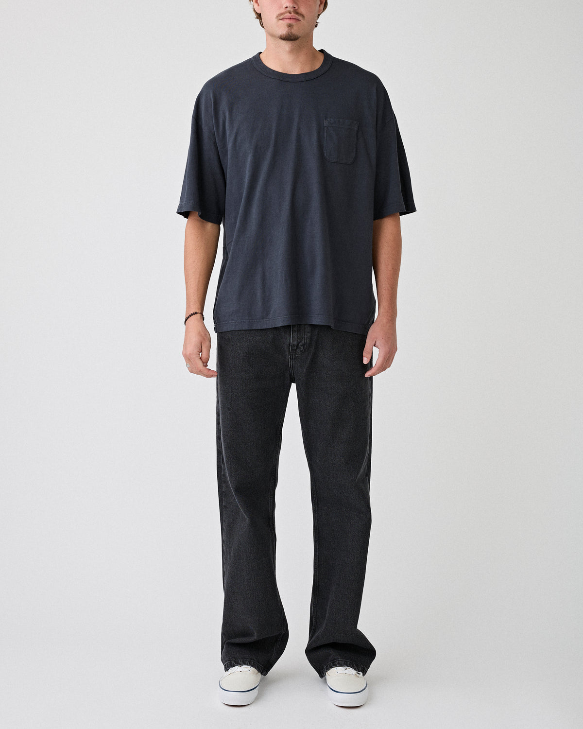 Visvim – Mondo Tee Damaged Black – Tenue de Nîmes