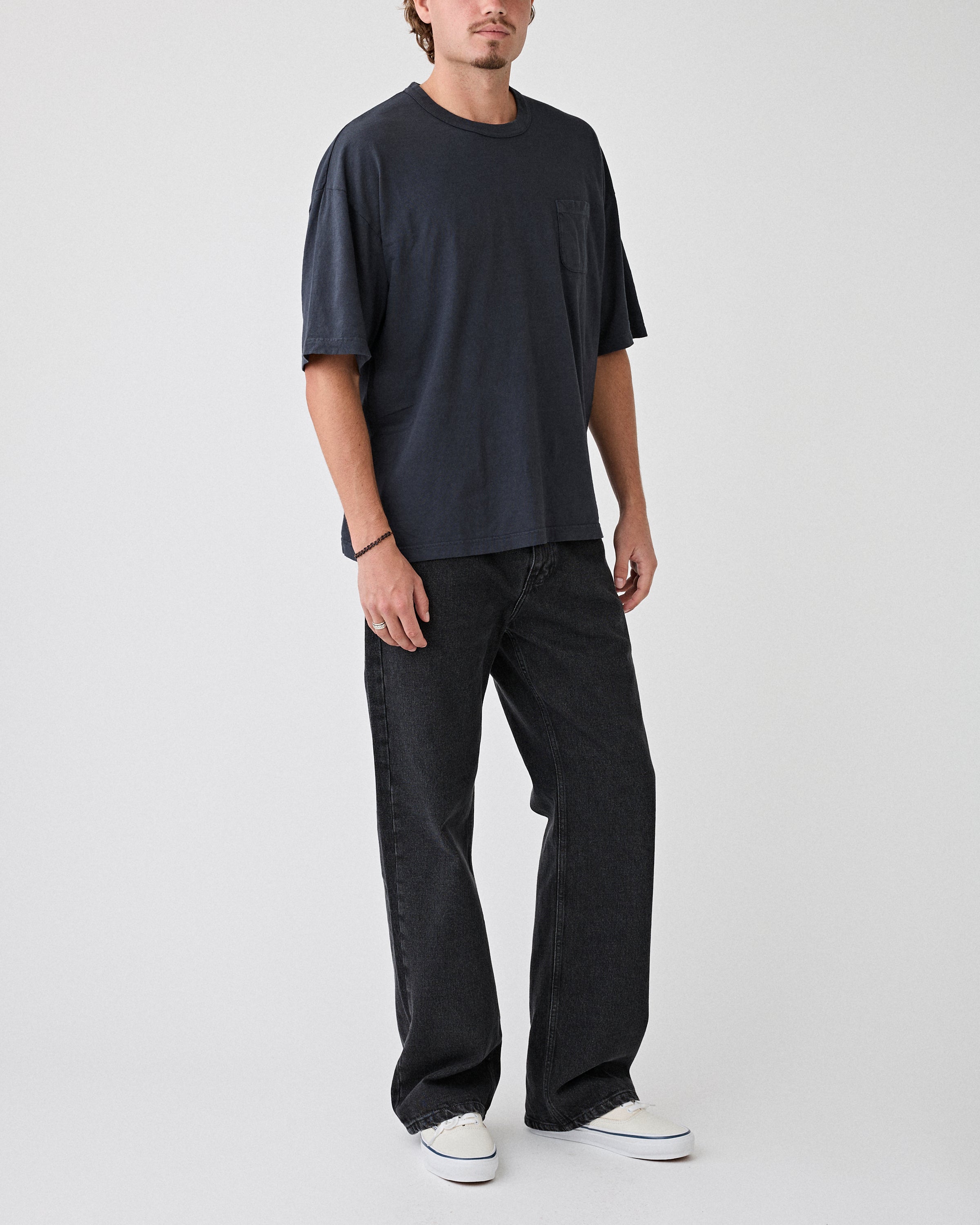 Visvim – Mondo Tee Damaged Black – Tenue de Nîmes
