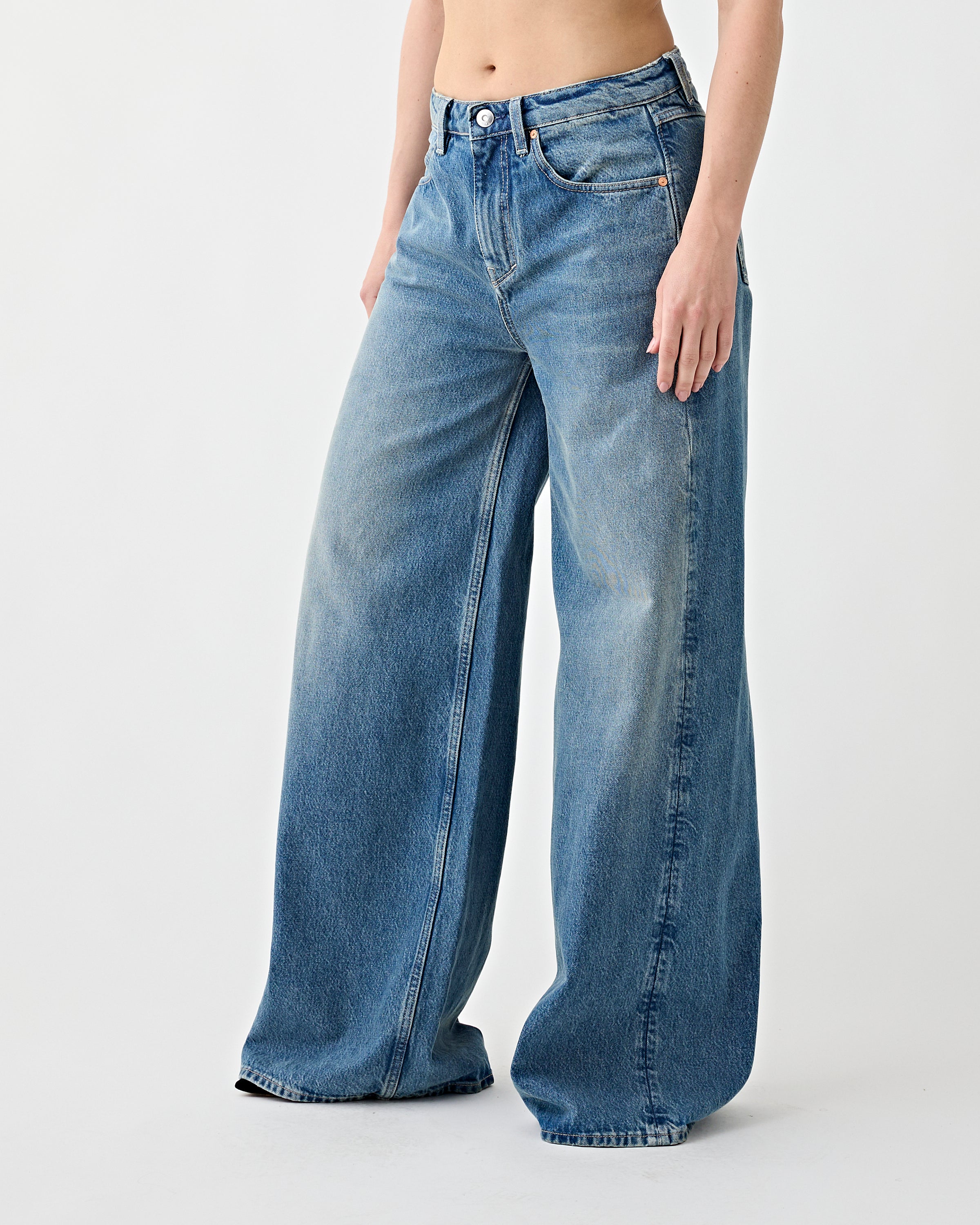 Tenue. Bella Jeans Cascade Denim Women
