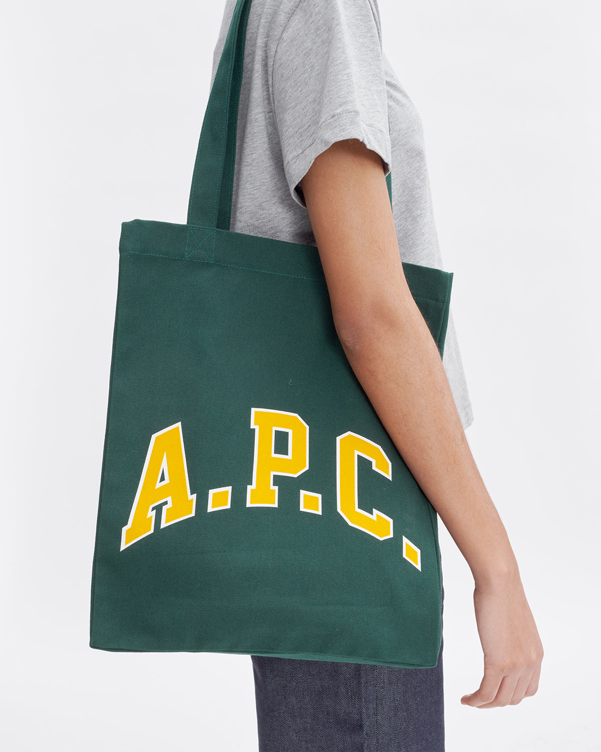 A.P.C. – Tote Lou University Dark Green – Tenue de Nîmes